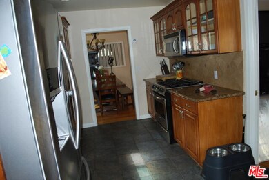 21915 Ybarra Rd, Woodland Hills, CA 91364 - photo 3