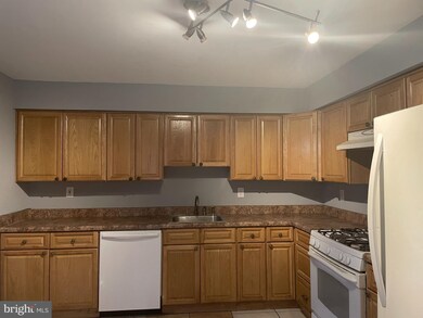 906 Mechanic St, Camden, NJ 08104 - photo 5