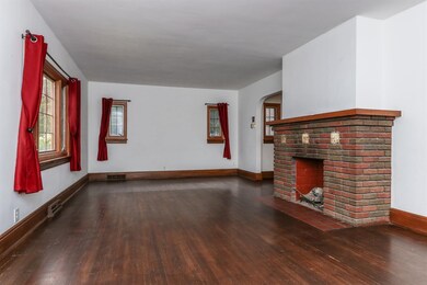 12-Living-Room-[lhenderson]