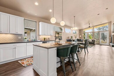 61077 SE Echo Lake Ct, Bend, OR 97702 - photo 5