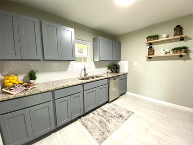 105 Oxford St, Tomball, TX 77375 - photo 6