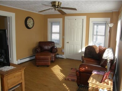 Living Room/Dining Area