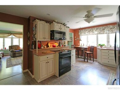 Kitchen. enter to the living room from either side