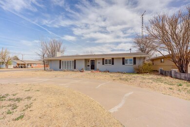 908 Zephyr, Plainview, TX 79072 - photo 3