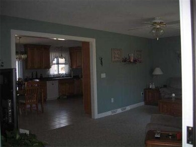 28 Willow St, Chicopee, MA 01020 - photo 3