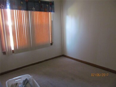 1303 Sycamore St, Anderson, IN 46016 - photo 4