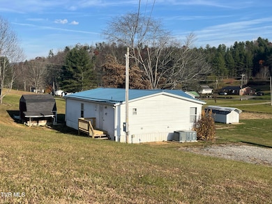 284 Parsons Eller Rd, Mountain City, TN 37683 - photo 4
