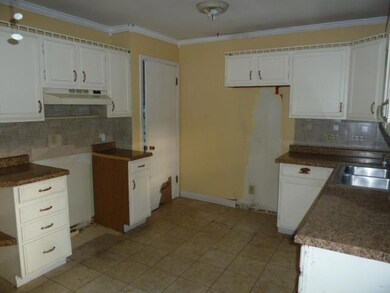 3215 Tenny St, Lansing, MI 48910 - photo 5