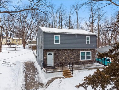 1263 E 34th St, Des Moines, IA 50317 - photo 2