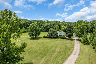 1532 Matlock Dr, Chapmansboro, TN 37035 - photo 4