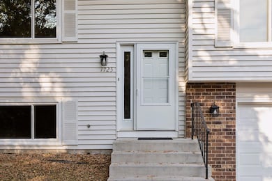 1725 W 140th St, Burnsville, MN 55337 - photo 3