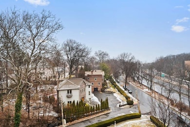 The Windsors unit 7-D, Bronx, NY 10471 - photo 4