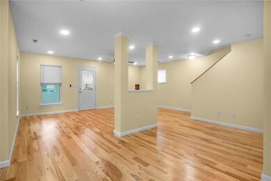 1027 9th St NW, Cedar Rapids, IA 52405 - photo 4