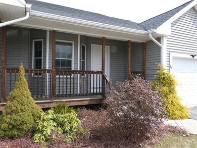 8 Concord Ct unit B, Webster, MA 01570 - photo 3