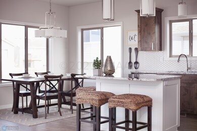Kitchen & Dining