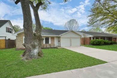 11046 Caribbean Ln, Houston, TX 77089 - photo 2