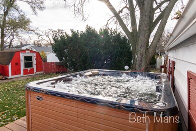 1010 Hollywood St NE, Grand Rapids, MI 49505 - photo 7