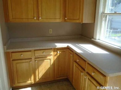 Kitchen. Butler s pantry off kit. for awesome stor
