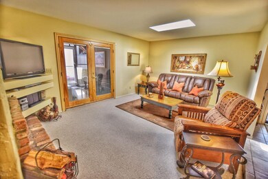 MERCER_DRIVE_LIVING_ROOM_2