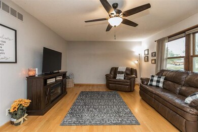 2534 29th St SW, Cedar Rapids, IA 52404 - photo 5