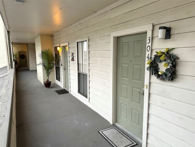 18809 Egret Bay Blvd unit 304, Houston, TX 77058 - photo 5