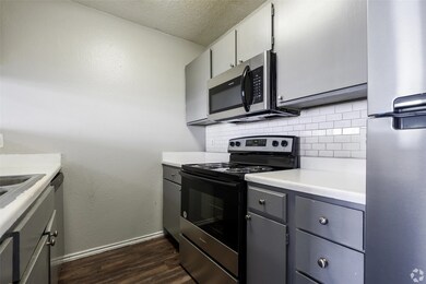 7610 Cameron Rd unit 310, Austin, TX 78752 - photo 7