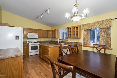 Open kitchen to dining