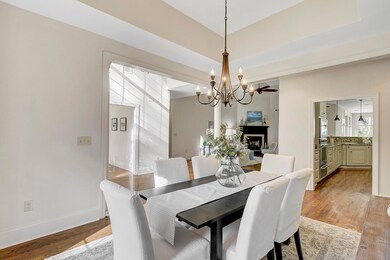Dining area to the right