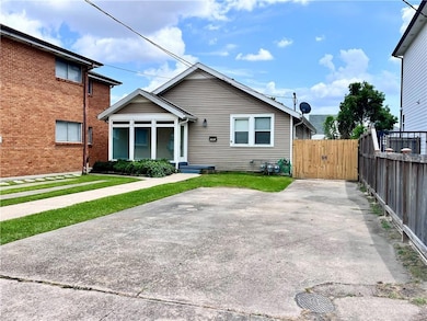 Large driveway with rear yard access