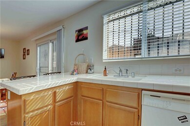 852 W Kemp Ct, Compton, CA 90220 - photo 5