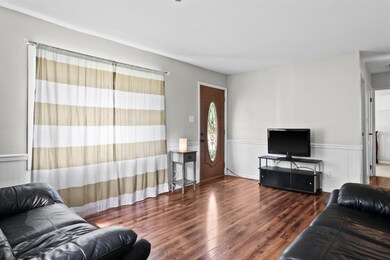 241 N Wiggs St, Griffith, IN 46319 - photo 3