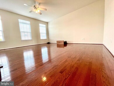 22908 Chestnut Oak Terrace, Sterling, VA 20166 - photo 5