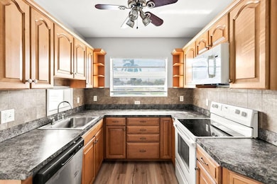 137 Hawthorne Dr unit A, West Palm Beach, FL 33403 - photo 5