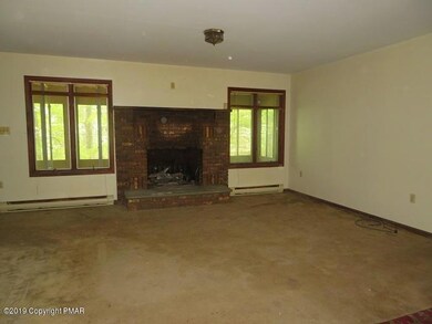 257 Fawn Lake Dr, Hawley, PA 18428 - photo 4