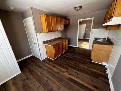 1458 Selkirk Rd, Columbus, OH 43227 - photo 3