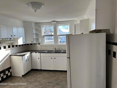 245 Washington St unit 2ND FLR, East Stroudsburg, PA 18301 - photo 3