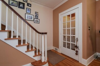 006-Foyer-1768404-small