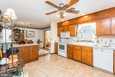 974 E Pine St, Palmyra, PA 17078 - photo 6