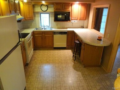 4339 Spruce St, Whitehall, PA 18052 - photo 3