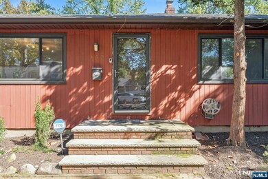 192 Valley Rd, River Edge, NJ 07661 - photo 4