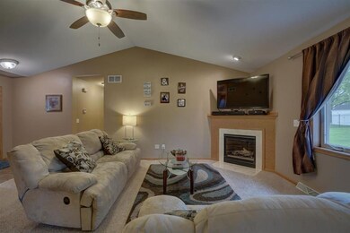 639 Stonebriar Ln, Oregon, WI 53575 - photo 5
