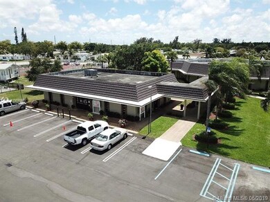 11469 SW 10th Ct, Davie, FL 33325 - photo 3