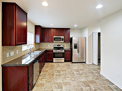 9945 Swallow Dr, Conroe, TX 77385 - photo 6