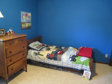 2306 W Fallcreek Ct, Grand Forks, ND 58201 - photo 7