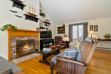 004-photo-living-room-6939307