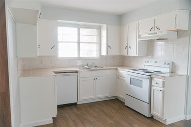 9015 Vinearbor St, Houston, AL 77033 - photo 2