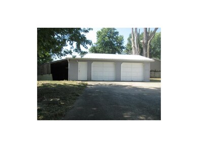 Detached garage and carport shed make 3 & 4+ garag