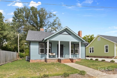 304 W Gay St, Lancaster, SC 29720 - photo 3