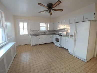 64 Pemberwick Rd unit 2nd Floor, Greenwich, CT 06831 - photo 4
