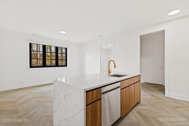 100 E Putnam Ave unit 304, Greenwich, CT 06807 - photo 2